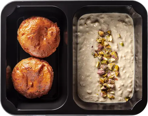 Ovsená kaša s pistáciami a muffin quattro formaggi